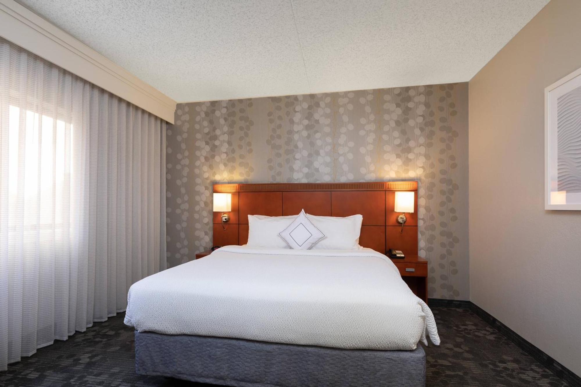 Courtyard By Marriott Dallas-Fort Worth/Bedford Eksteriør billede