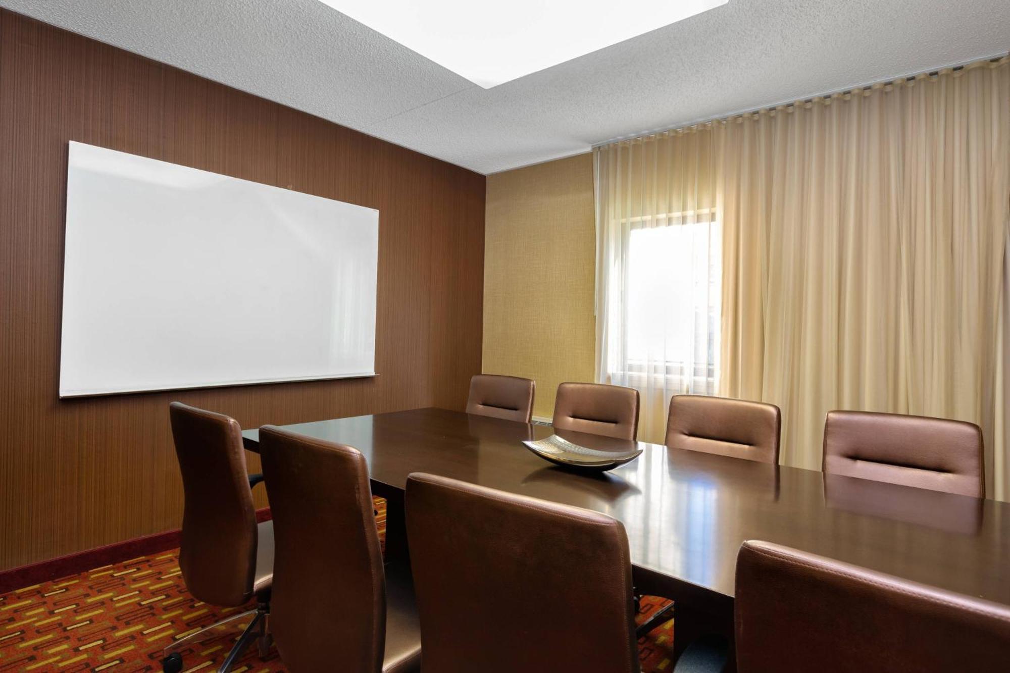 Courtyard By Marriott Dallas-Fort Worth/Bedford Eksteriør billede